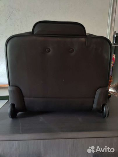 Мужской кожаный чемодан