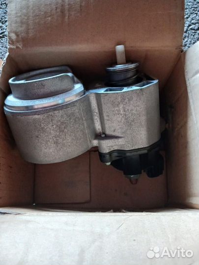 Втягивающее реле стартера Toyota Land Cruiser 200