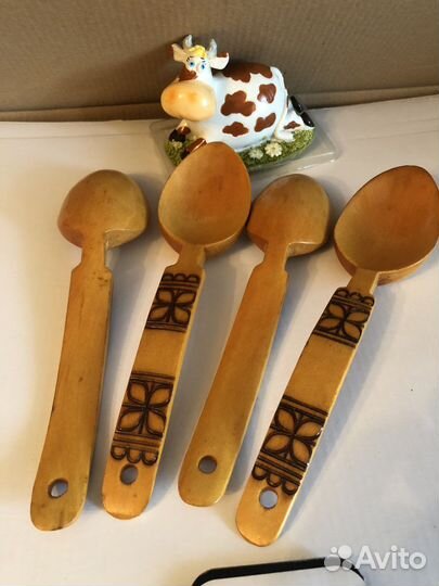 Набор ложек деревянных и фигурка коровы