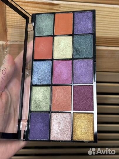 Палетка теней revolution