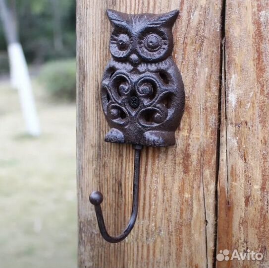 Крючок чугунный Филин