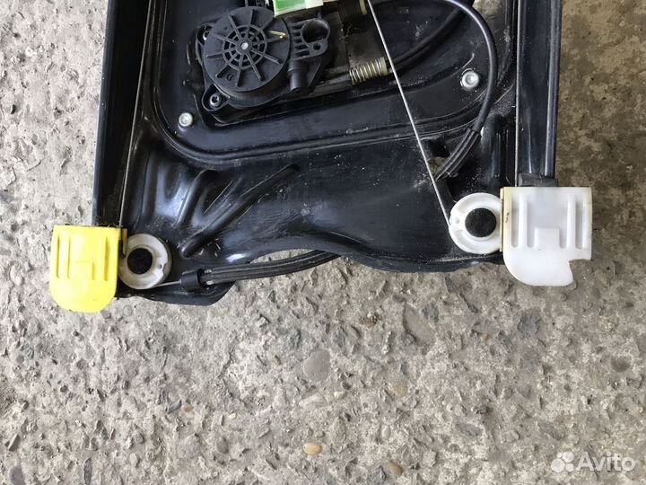 Стеклоподъемник Land Rover Freelander 2