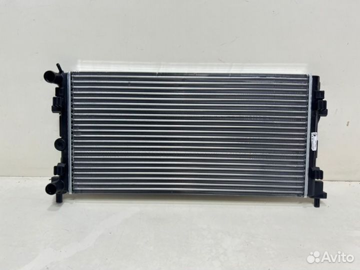 Радиатор охлаждения двигателя передний Volkswagen