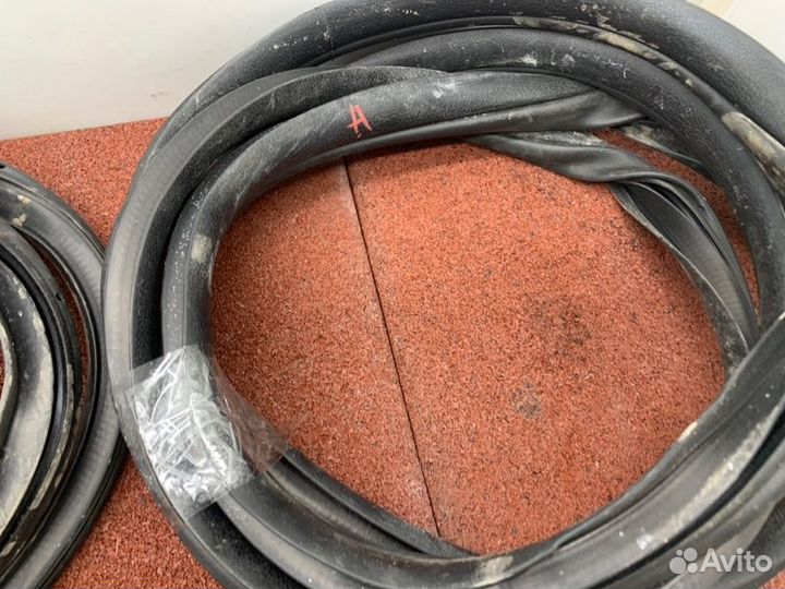 Уплотнитель двери Hyundai Solaris 2 легковой седан