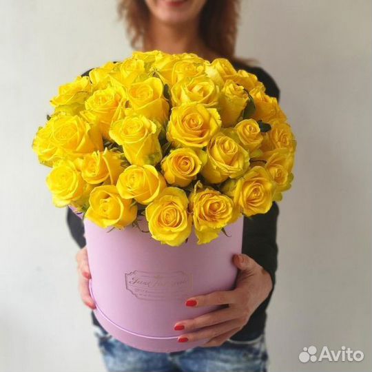 Желтые розы в коробке,корзине