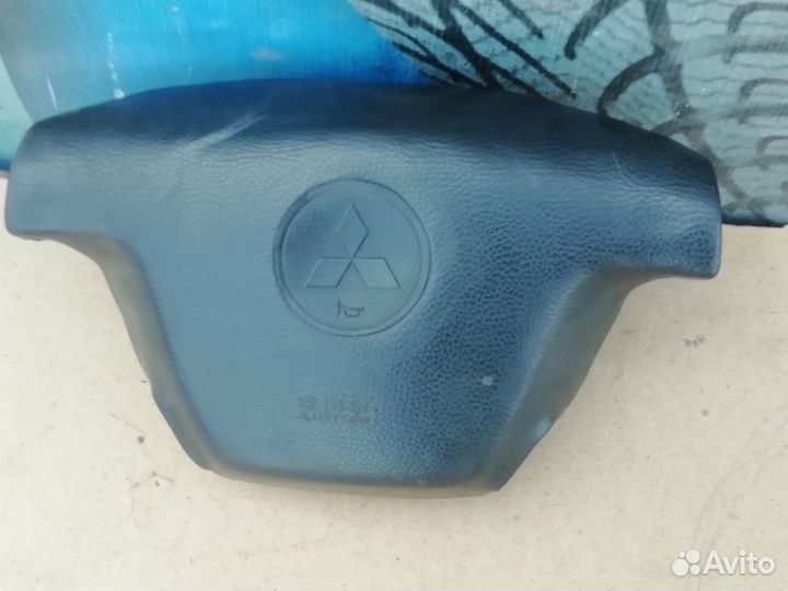 Подушка безопасности накладка В руль Mitsubishi La