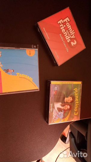 Книги и кофточка