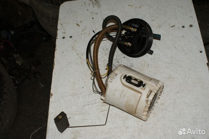 Датчик уровня топлива Volkswagen Passat B4