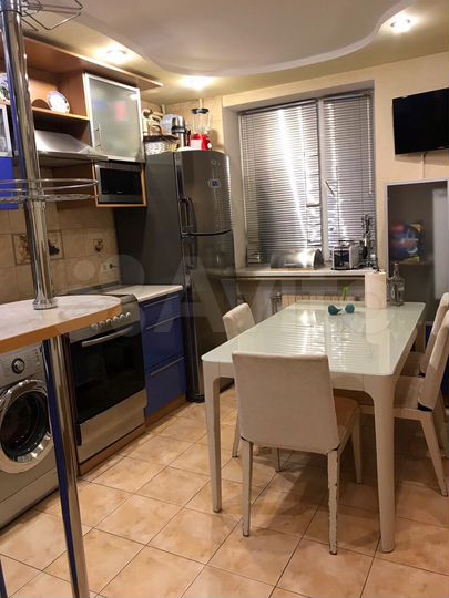 2-к. квартира, 58 м², 1/9 эт.