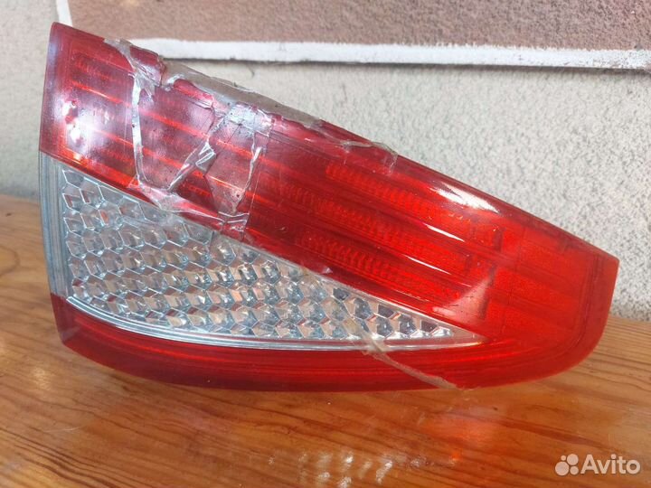 Фонарь Ford Mondeo 4