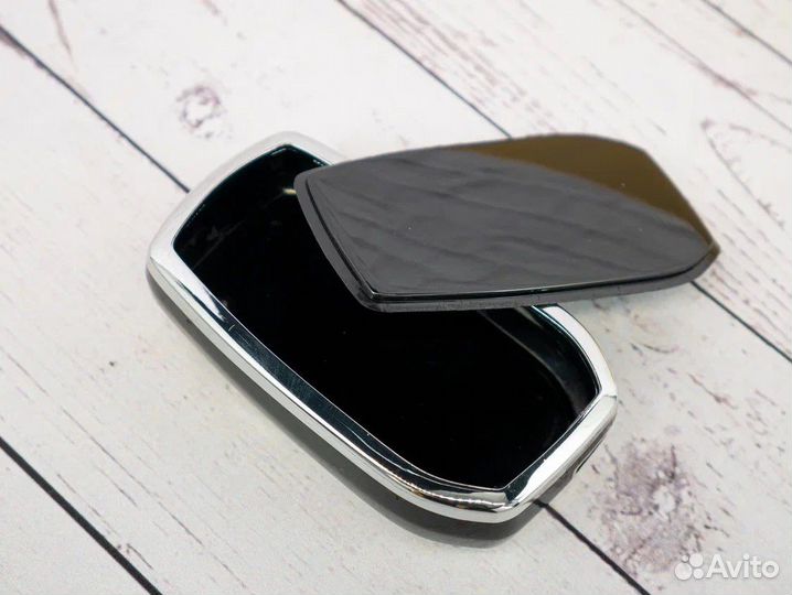 Чехол для ключа Toyota 2017-2023 с кнопкой багаж