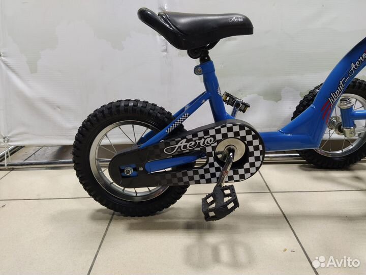 066611 Детский веломобиль Карт 12