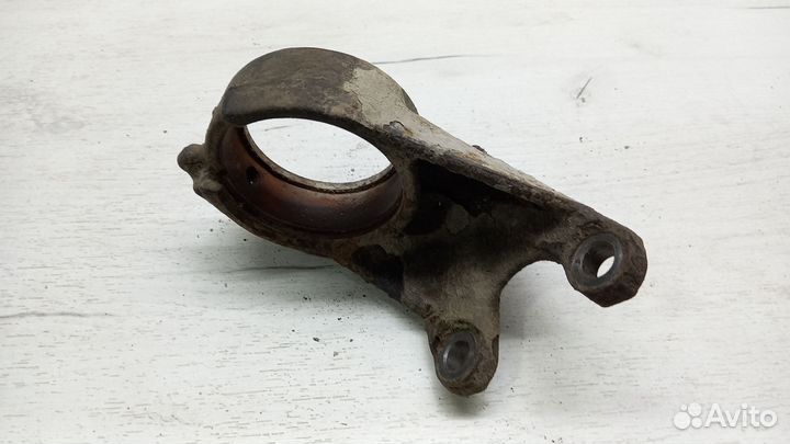 Кронштейн привода правого Toyota Camry С40