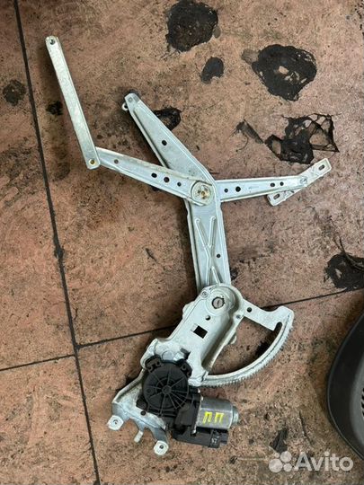 Стеклоподъёмник передний правый Opel Meriva A