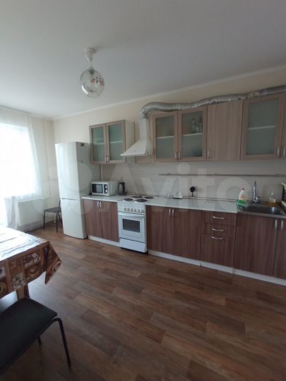 3-к. квартира, 90 м², 3/16 эт.