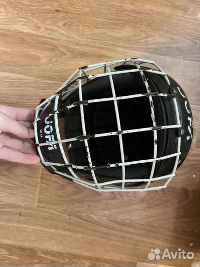 Хоккейный шлем