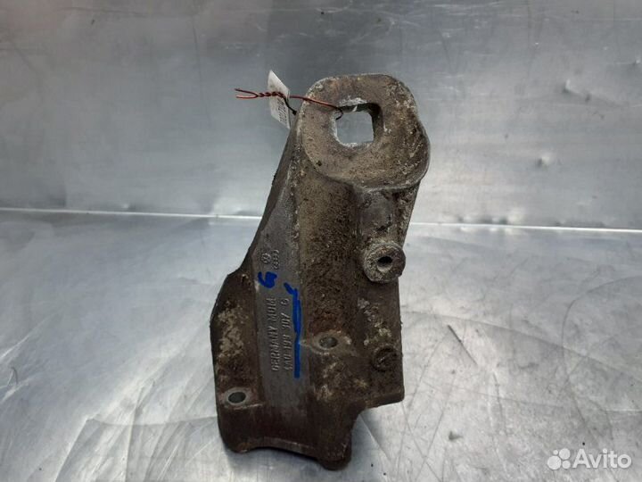 Кронштейн двигателя левый Audi 100 C4 1991-1994