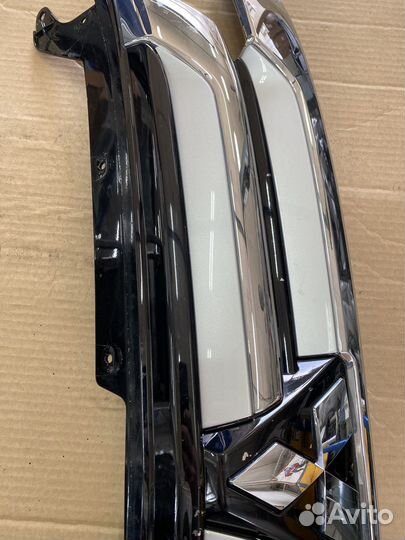 Решетка радиатора Mitsubishi Outlander 7450A992