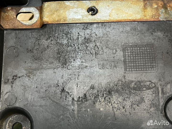 Крепление аккумулятора Ford Focus III (2011—2015)