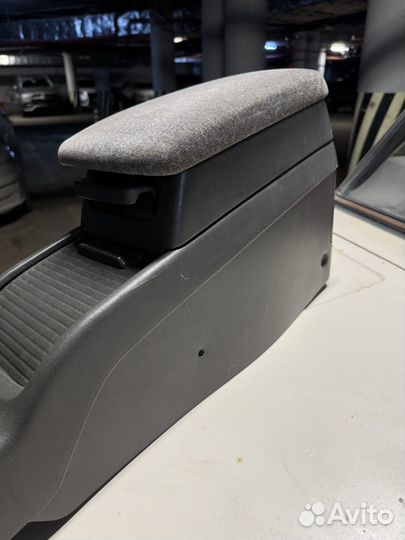 Подлокотник JZX100