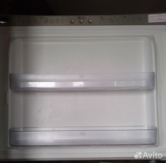 Балконы с дверки 2-х кам. холодильника Ariston