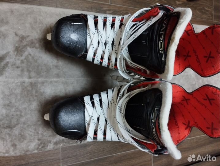 Хоккейные коньки bauer р. 4.0 (D)