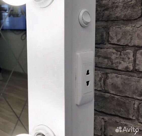 Гримерное зеркало с подсветкой