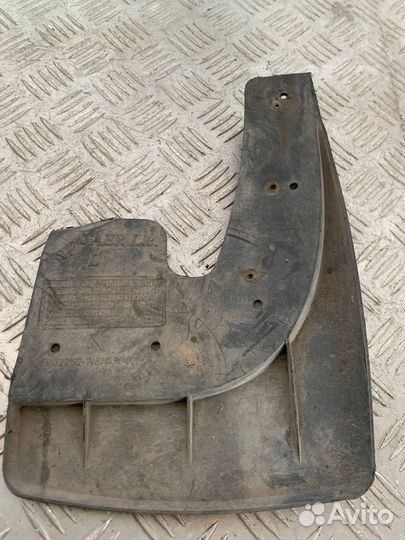 Брызговик задний левый Хонда Цивик EU1