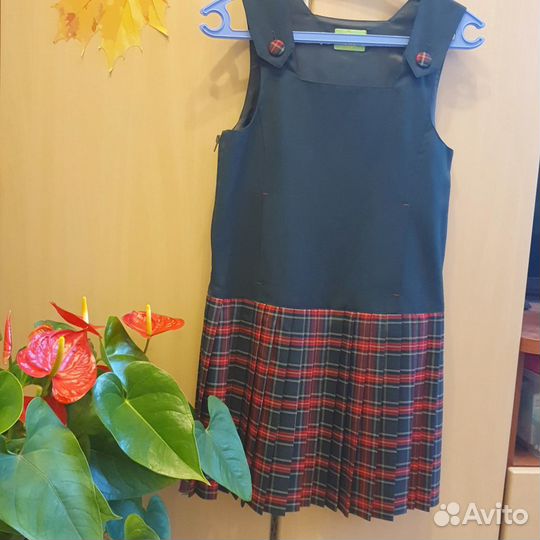 Школьный сарафан 134 зеленый новый