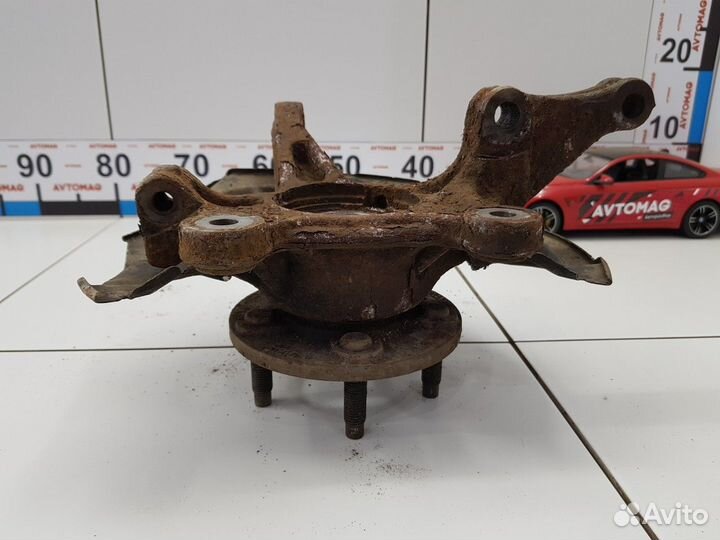 Кулак поворотный передний левый