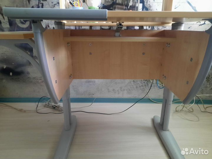 Детский письменный стол и стул