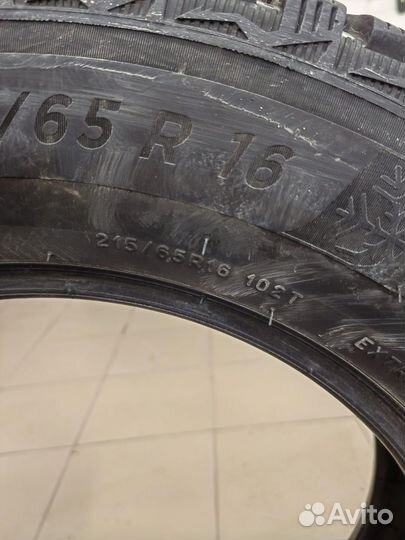 Michelin X-Ice North 4 215/65 R16