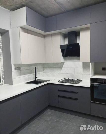 Кухня с антресолями артикул 84151