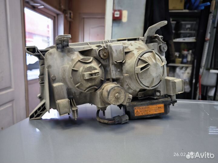 Фара Тойота crown 150