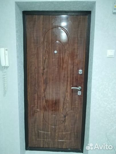 Дверь деревянная для дома и дачи