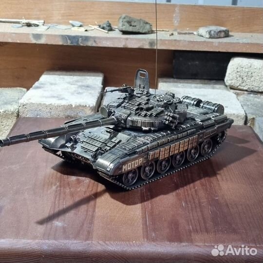 Сборная модель танка Т-72Б