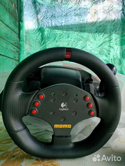 Logitech momo Racing