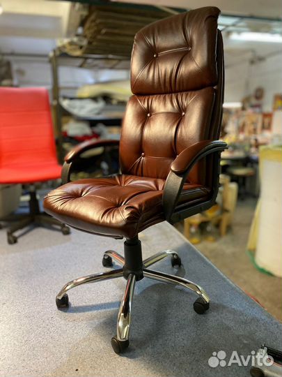 Офисное кресло