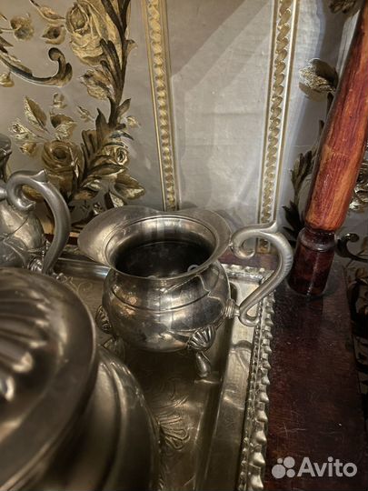 Металические чайные сервизы на подносах