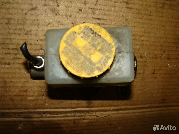 Главный тормозной цилиндр Subaru Forester S11 2002