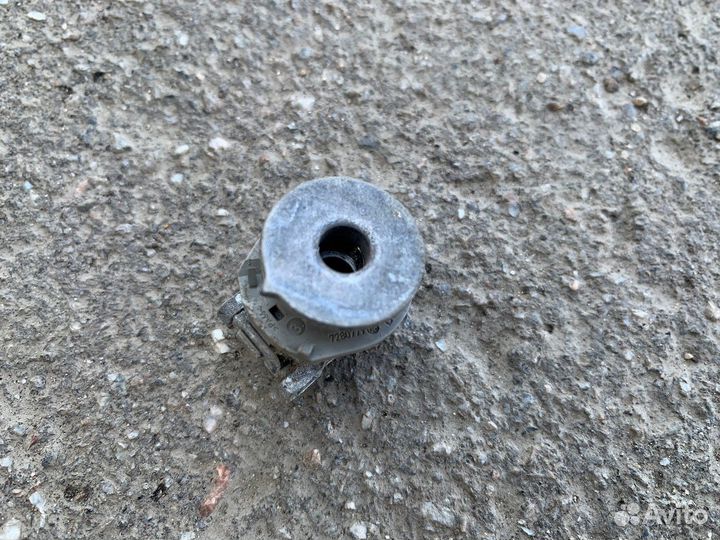 Крепеж фары BMW