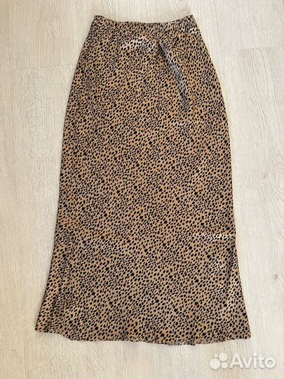 Атласная юбка миди 42