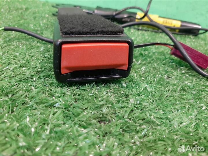 Замок ремня безопасности передний правый Ford Kug