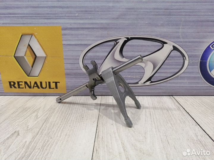 Вилка пятой передачи переключения скорости Renault
