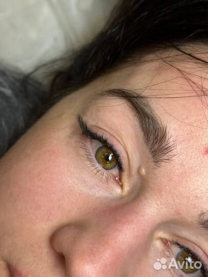 Наращивание ресниц, оформление бровей