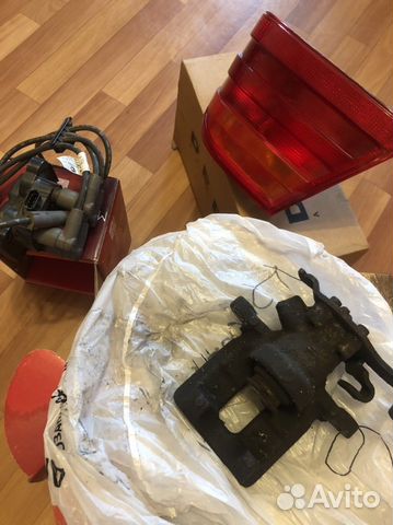 Супорт задний правый для тойота аурис 2008г