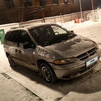 Chrysler Voyager 2.4 AT, 2000, битый, 350 000 км, с пробегом, цена 210 000 руб.