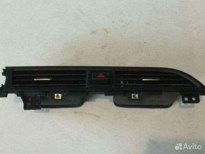 Дефлектор воздушный центральный Киа Рио Kia Rio 4