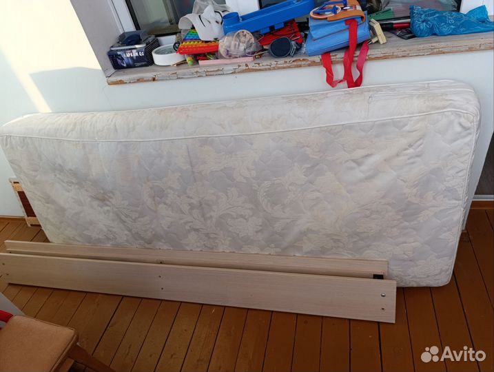 Кровать с матрасом 80х200