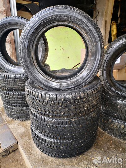 Dunlop SP Winter Ice 01 205/60 R16 92T